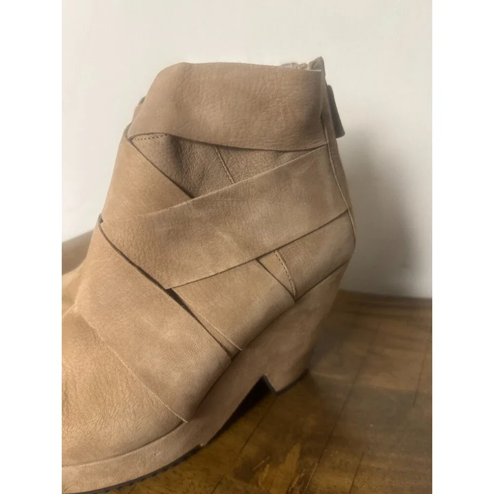 Eileen Fisher Women’s 9 Tan Leather Ankle Boots Wedge Booties Modern Minimalist
